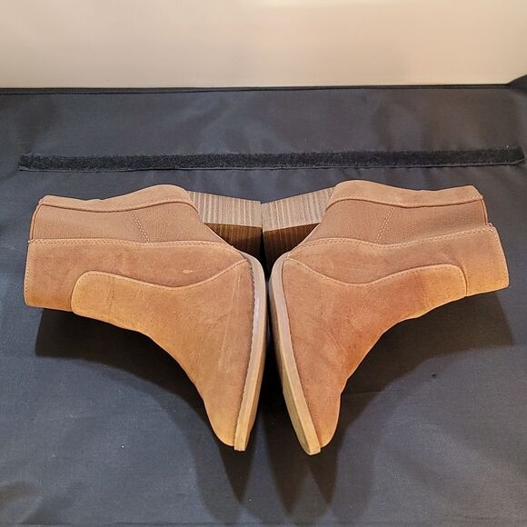 UNIVERSAL THREAD STACKED BLOCK HEEL ALMOND TOE BOOTIES - Picture 15 of 16